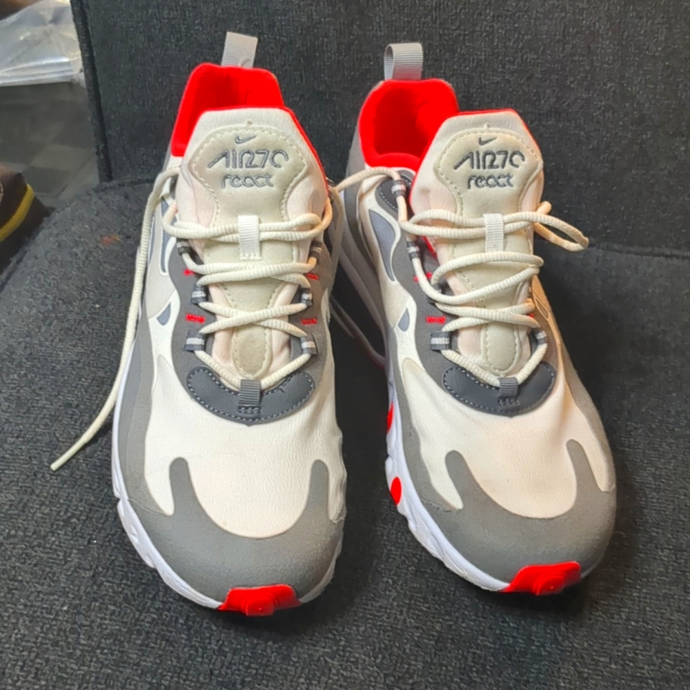 Men's or women's sneakers